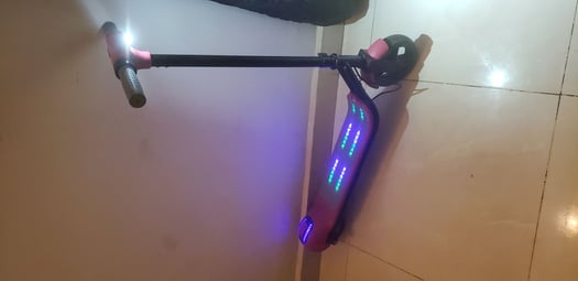 Trotinette électrique pour enfant en excellent état