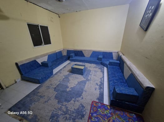 Canapé et réfrigérateur en excellent état - Idéal pour logement ou bureau