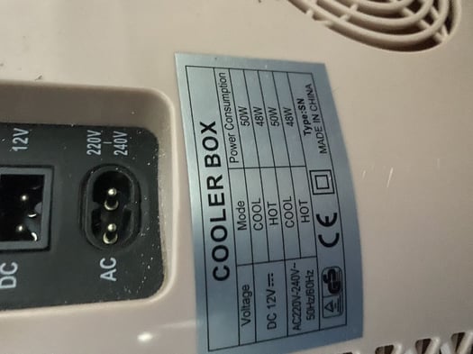 Coffre-frigo électrique neuf, pratique et esthétique pour vos produits frais!