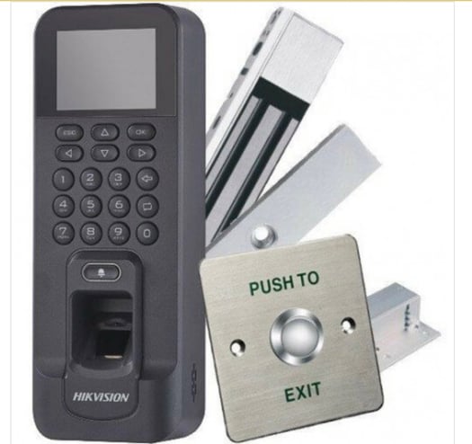 Kit contrôle d’accès Hikvision avec terminal biométrique – Neuf