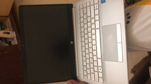 PC HP 3Go RAM, 1To stockage, en excellent état - avec accessoires