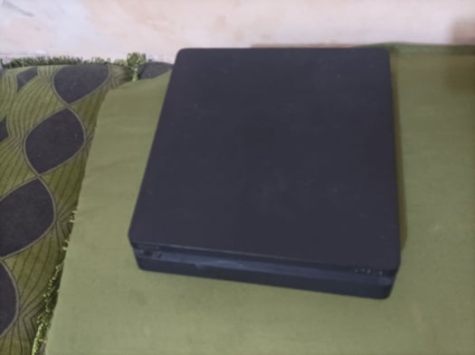 Console PS4 Slim en bon état