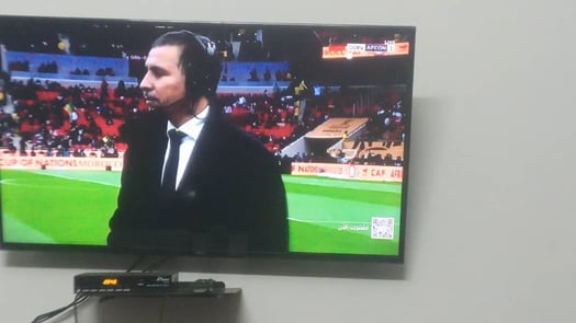 Téléviseur Star_X 42 en excellent état avec télécommande incluse