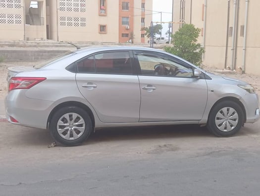 Toyota Yaris 2013, essence, boîte automatique, en excellent état