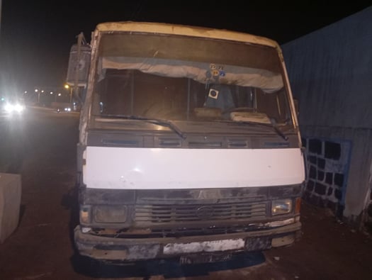 Bus Tata 30+ places à vendre, bon état, moteur neuf, prix négociable