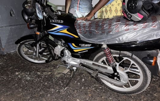 Moto United 100cc en excellent état, faible kilométrage