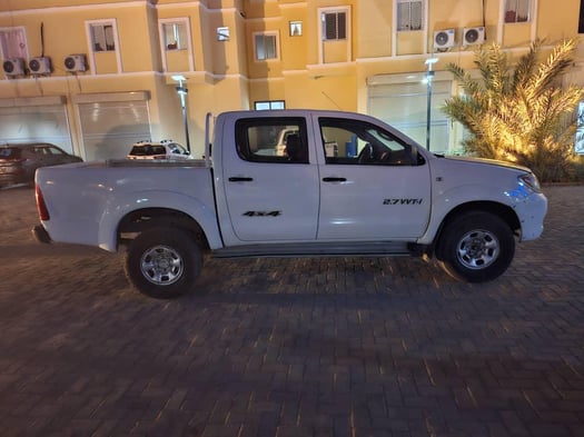 TOYOTA HILUX 2010, TOYOTA HILUX 2013- KIA SPORTAGE 2017 - HYUNDAI SANTÉ FE 2016