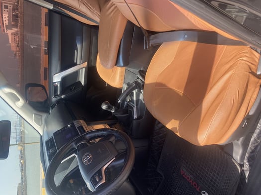 TOYOTA HILUX 2018 AUTOMATIQUE, & LANDCRUISER PRADO 2021 & HYUNDAI TUCSON 2015 6 en excellent état