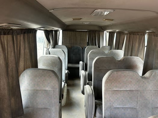 Toyota Bus 35 places, bon état, idéal pour transport scolaire ou touristique