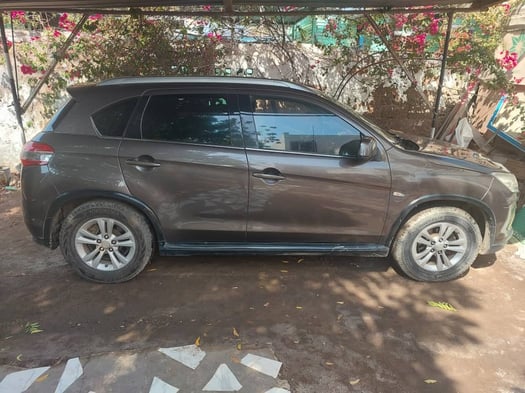 Peugeot en excellent état, faible kilométrage, négociable