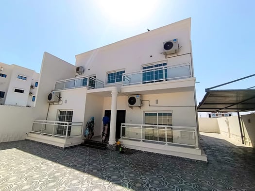 Location Villa 8 chambres avec balcon à Haramous