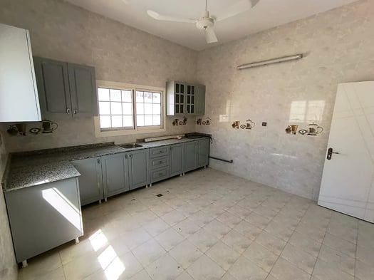 Location Villa 8 chambres avec balcon à Haramous