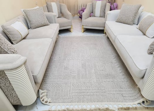 Salon Turc avec table basse et cadres décoratifs de qualité