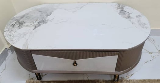 Salon Turc avec table basse et cadres décoratifs de qualité