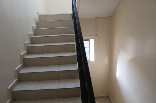 Immeuble R+2 avec 6 appartements, quartier calme et accessible