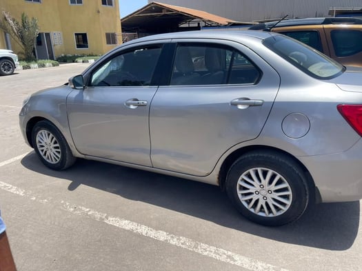 Suzuki Dzire 2022, essence, boîte automatique, bon état