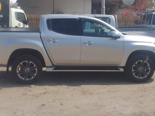 Mitsubishi L200 2023 en excellent état, boîte Automatique