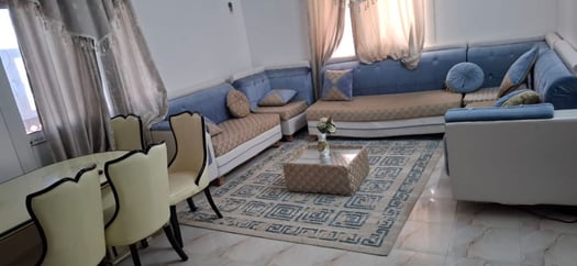 Appartement meublé F4 avec balcon à Cité Daria