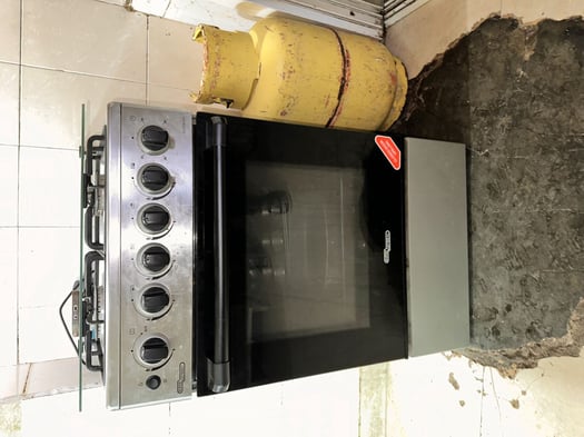 Cuisinière à gaz 4 feux avec four et bouteille de gaz incluse