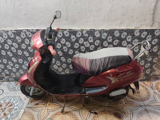 Moto Mahindra DZ 200 - Parfait état