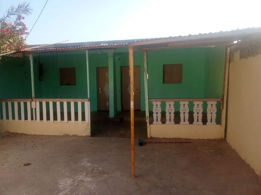 Maison F2 rénovée avec cour à PK13