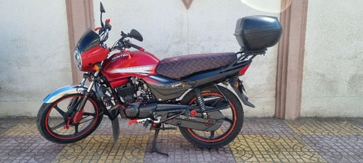 Moto Hero en excellent état, négociable