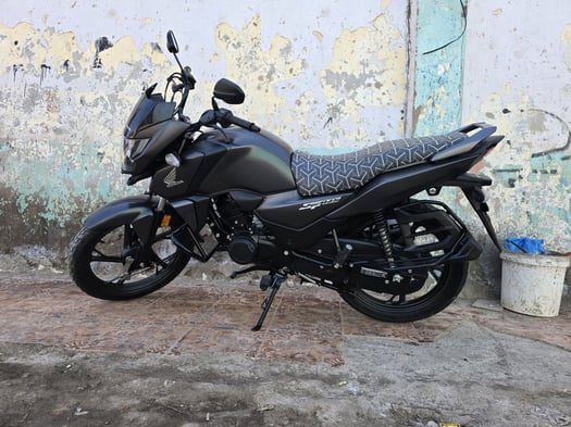 Honda 125, dernier modèle, 4580 km, comme neuf