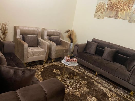 Salon à vendre en excellent état avec rideau et tapis