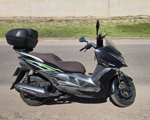 Scooter Kawasaki J125 2018 avec Top Case, excellent état