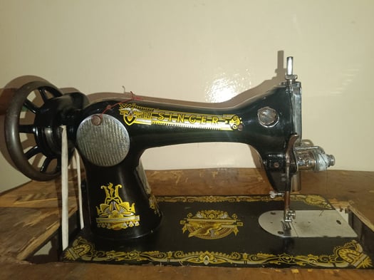 Machine à coudre Singer - modèle classique robuste pour couture standard ou vintage
