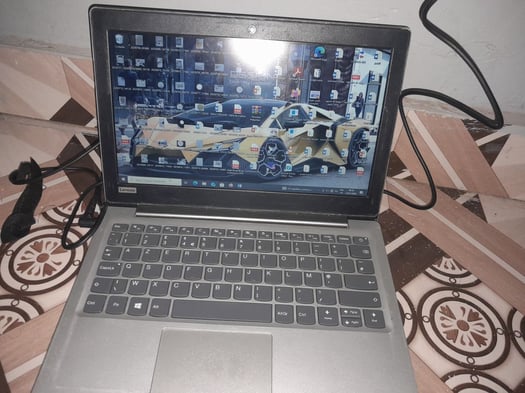 Lenovo PC portable bureautique, 4 Go RAM, chargeur inclus