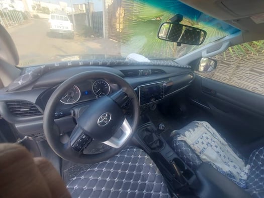 3 VOITURES , TOYOTA LANDCRUISER PRADO 2021 & HILUX 2020 , fFORTUNER 2020 excellent état