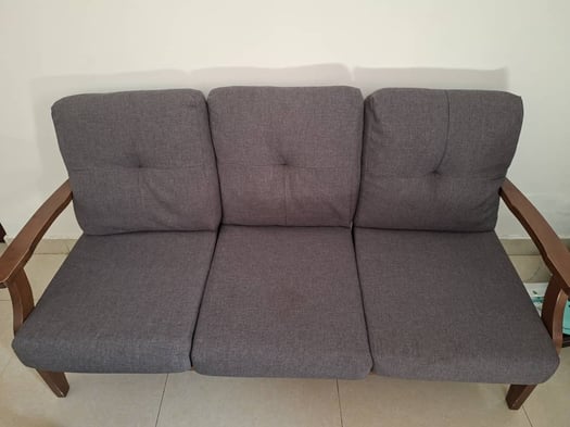 Ensemble chambre à coucher 3 pièces à prix bas+ Chaise a vendre