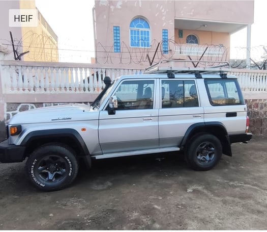 A vendre Toyota LC76 Hard Top en parfait