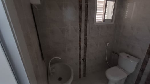 Local commercial 40 m² et appartement F3 à Gabode 2