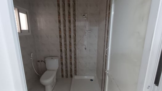 Local commercial 40 m² et appartement F3 à Gabode 2