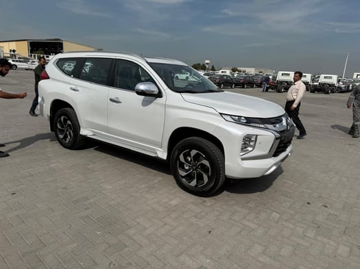 Mitsubishi P-Line03L SUV 4WD, année 2026, comme neuf