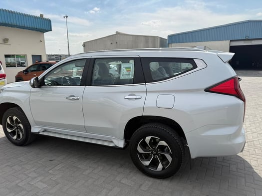 Mitsubishi P-Line03L SUV 4WD, année 2026, comme neuf