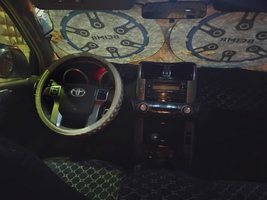 Toyota Prado 2014 diesel, boîte manuelle, très bon état