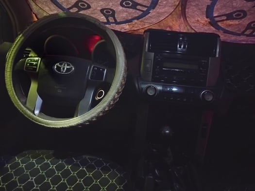 Toyota Prado 2014 diesel, boîte manuelle, très bon état