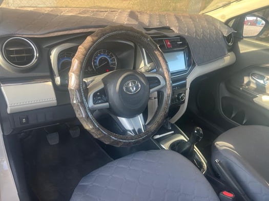 Toyota Rush 2020 essence, boîte Manuelle , très bon état