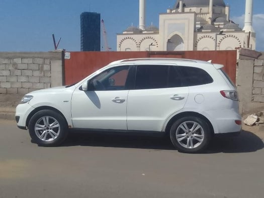 Hyundai Santa Fe 2011, SUV diesel confortable et économique en carburant