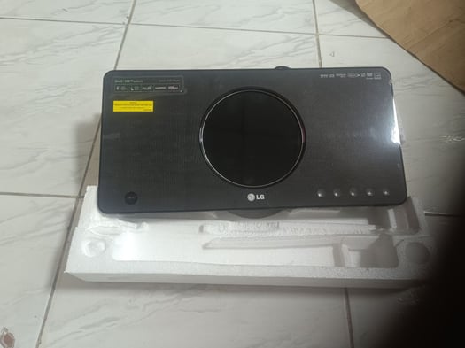 Enceinte LG Divx HD Playback avec DVD Styler et liaison HDMI