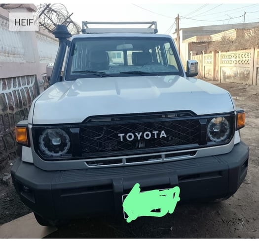 A vendre Toyota LC76 Hard Top en parfait