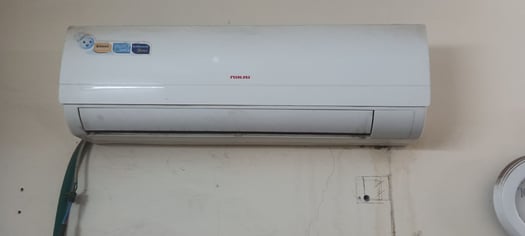 Climatiseur Nikai 1.5 Tonnes, parfait état, télécommande incluse