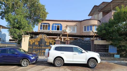 Appartement F4 avec salon climatisé et générateur à Gabode 4