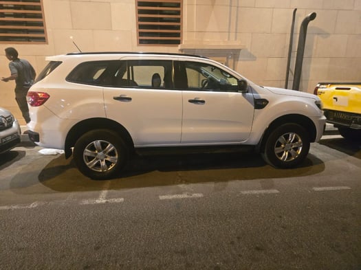 Ford Everest 2022 diesel, manuelle, bon état