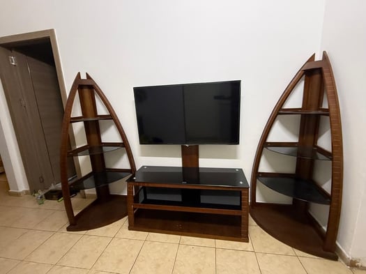 Télévision avec meuble inclus, neuf