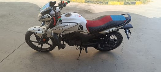 Moto Hero Hunk 150, prix négociable, faible kilométrage