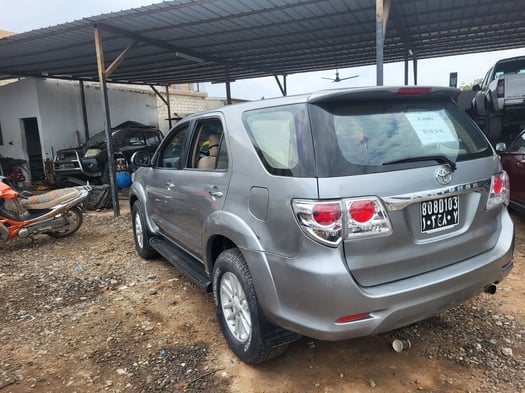Toyota Fortuner 2014, embrayage neuf, clim parfaite